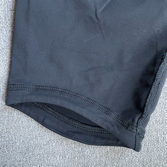 LULULEMON Run: Excel Crop in Deep Coal | Size 6 - Picture 12 of 15